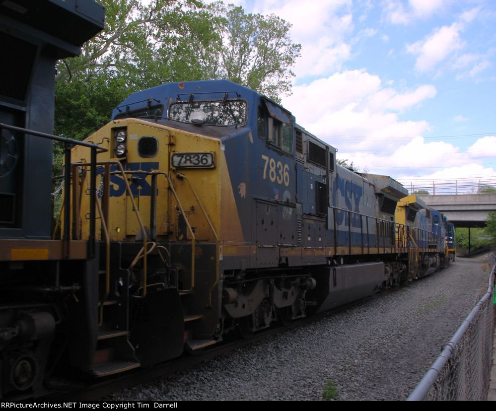 CSX 7836 on M372